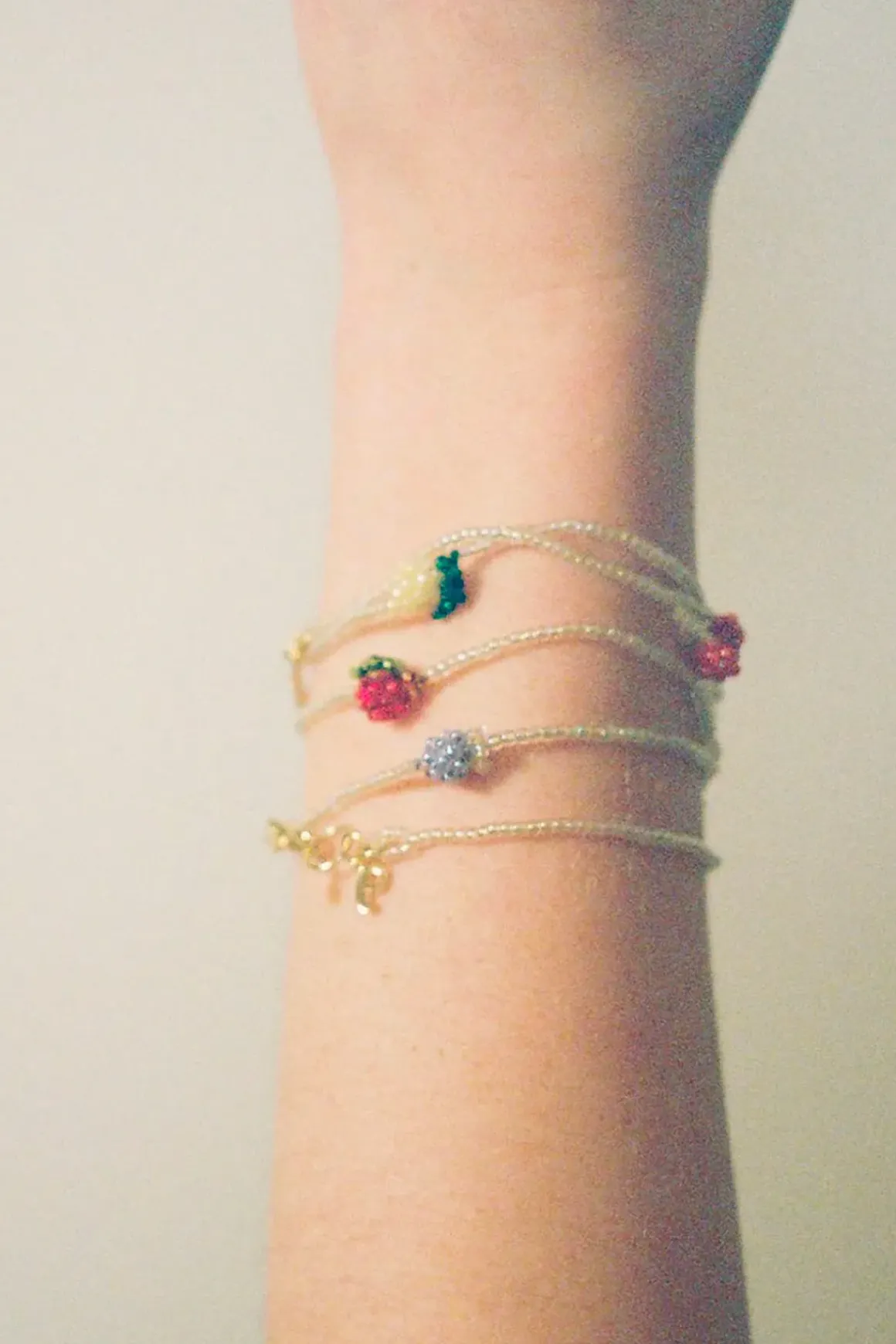 Armbånd - Mini Beaded Cherry