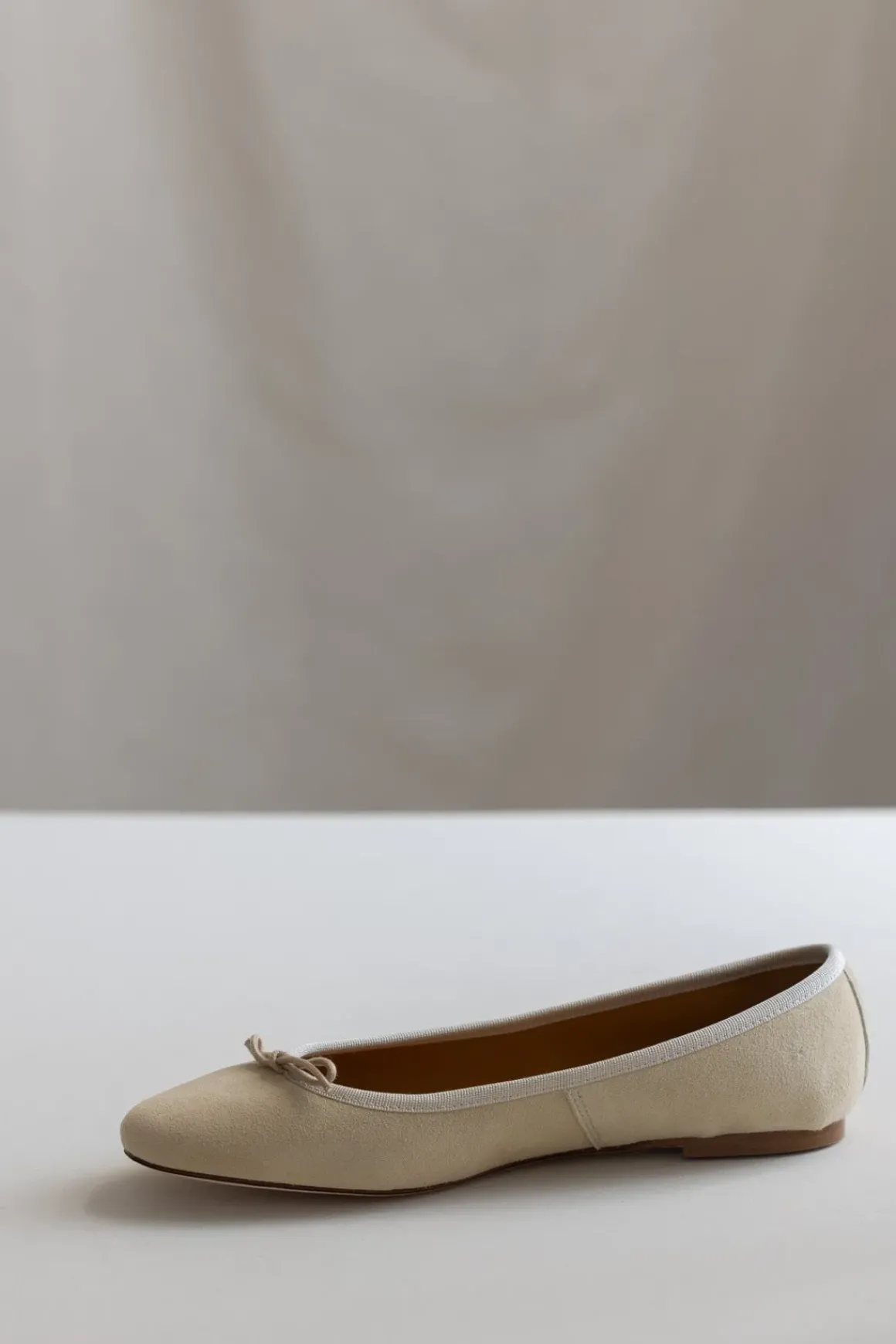 Ballerina - Capri Suede Vanilla Cremin