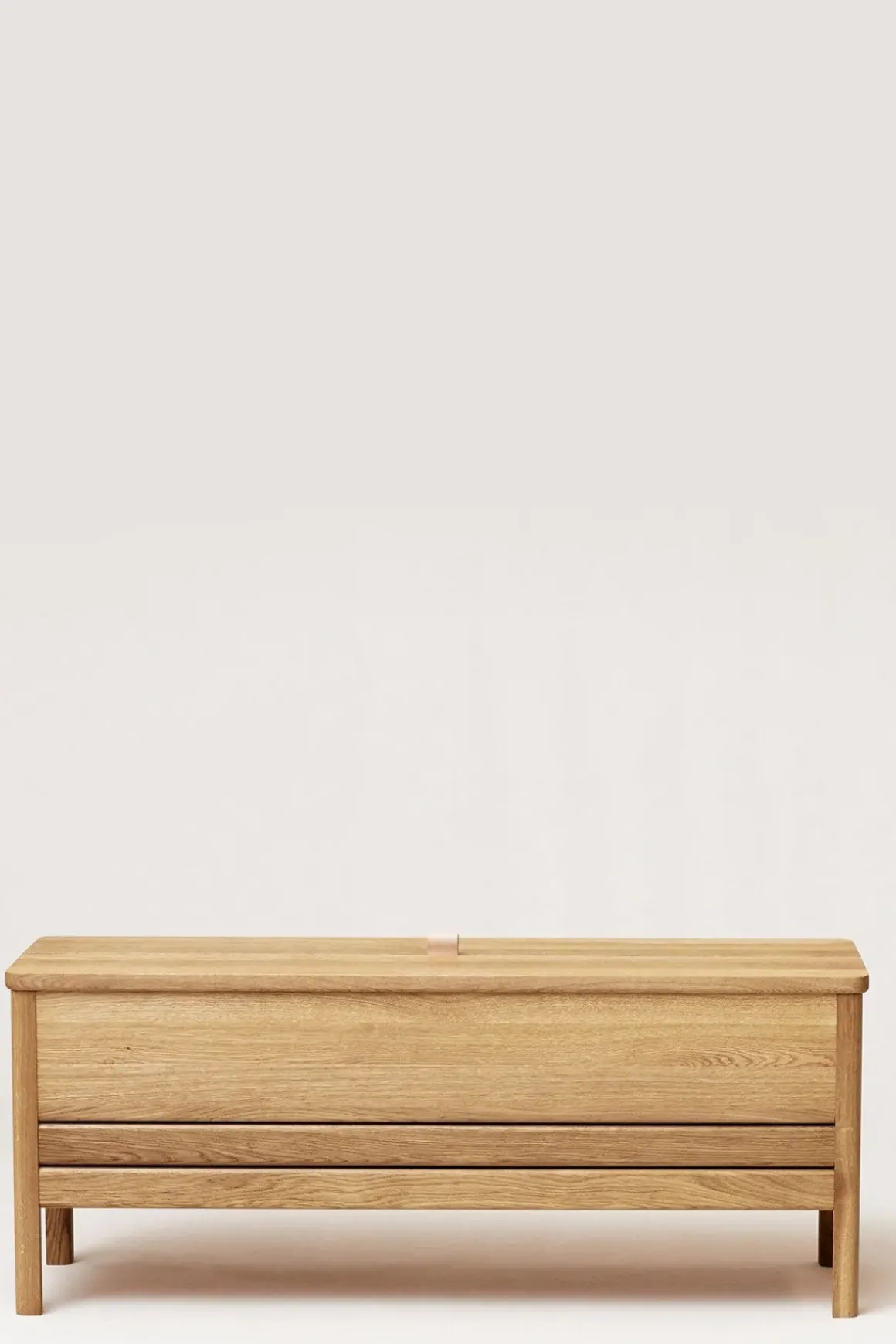 Benk - A Line Storage Bench 111 Eik