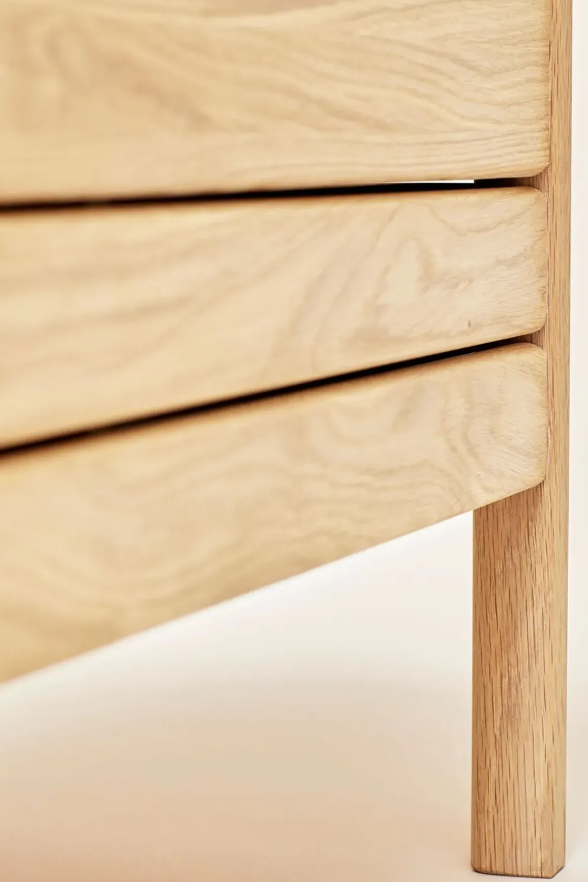 Benk - A Line Storage Bench 111 Hvitoljet Eik
