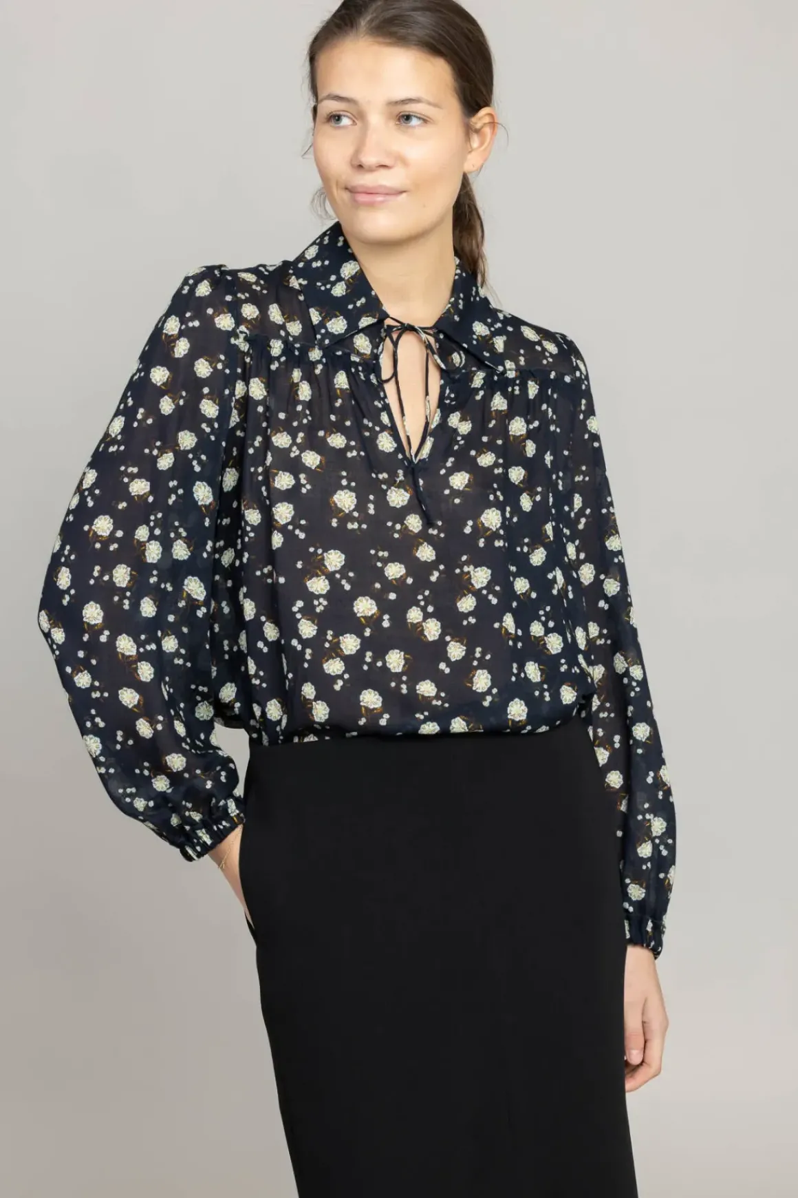 Bluse - Floral Volumes Blue/White Flower Garden