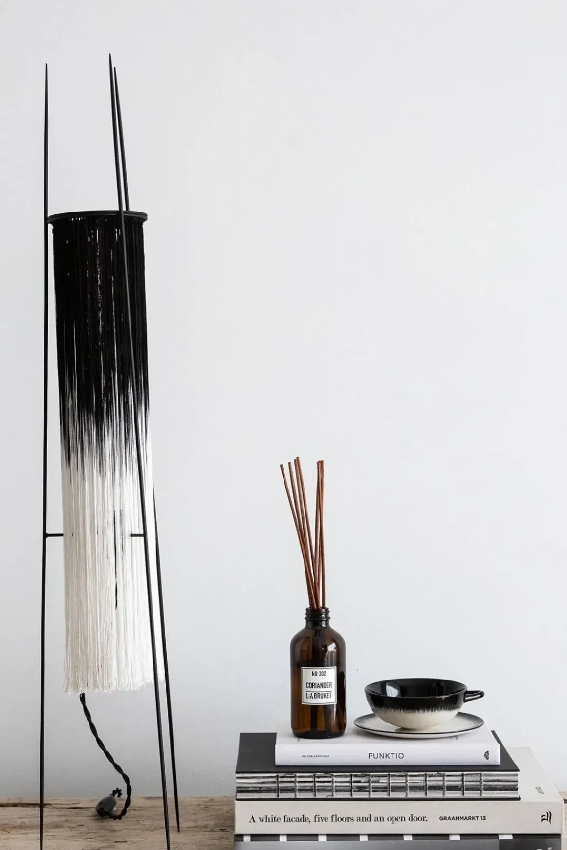 Bordlampe - Kiki Sort/Hvit L17 W17 H85