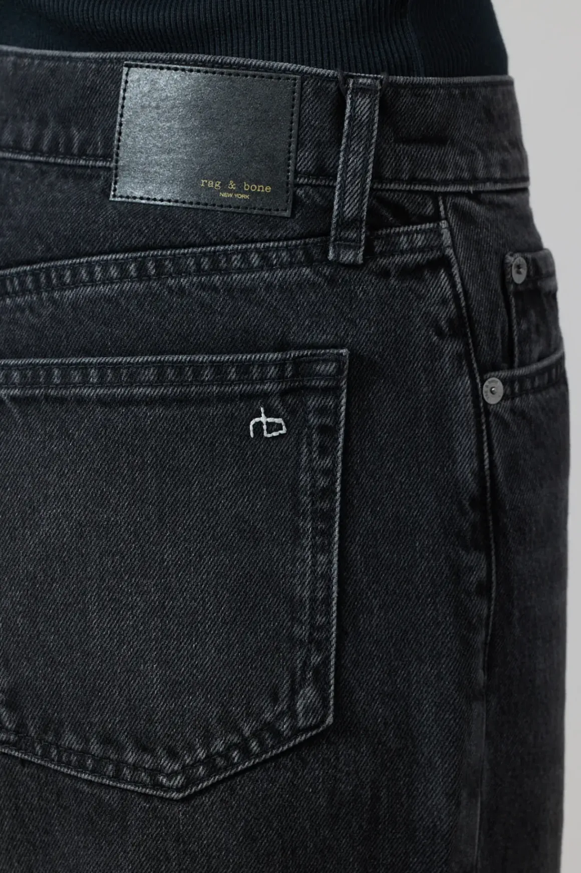 Jeans - Shea High-Rise Straight Black Stained