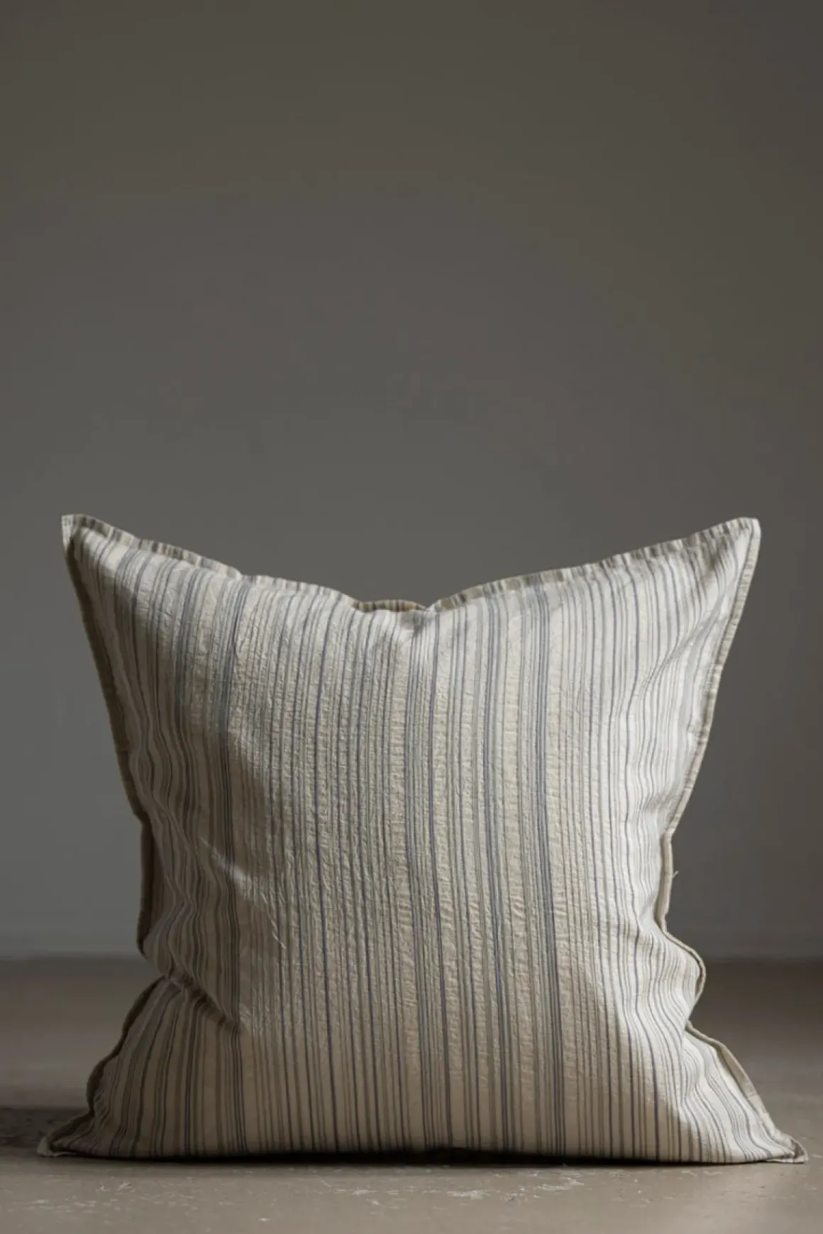 Putetrekk - Rows 50x50cm Delfino