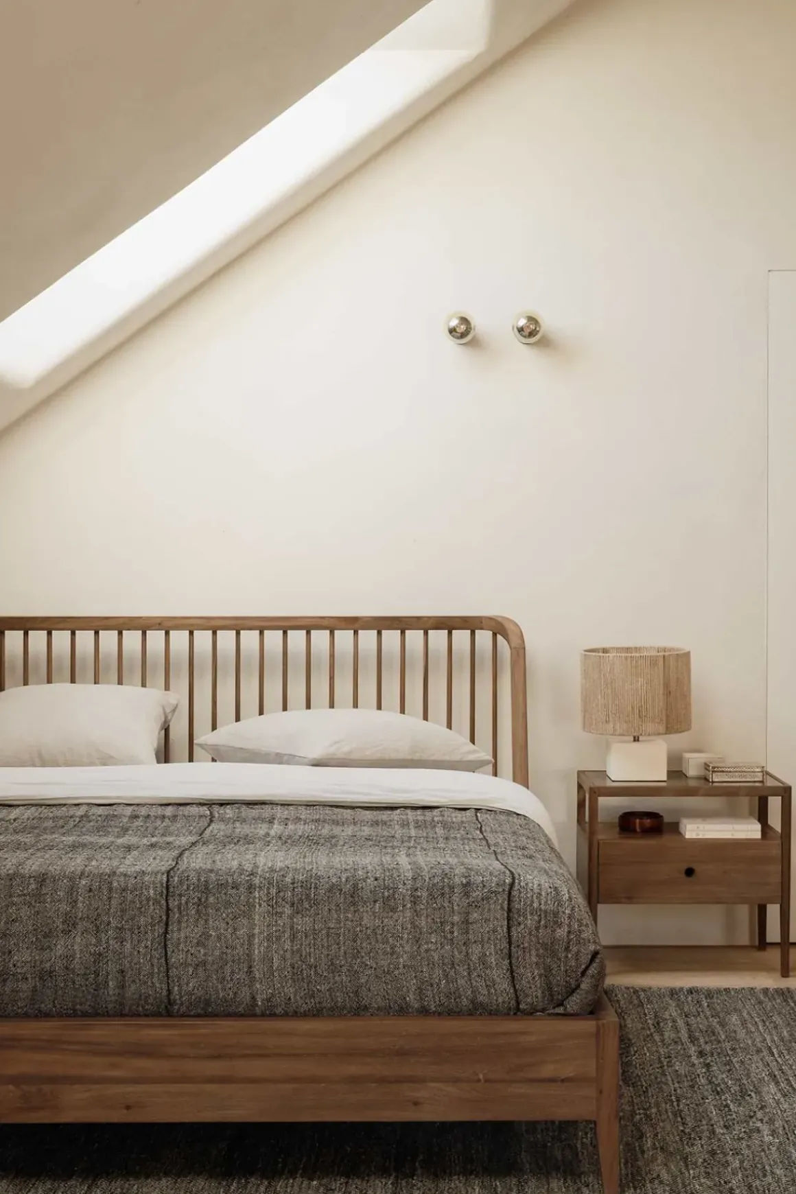 Seng - Spindle Bed 160x200cm Reclaimed Teak