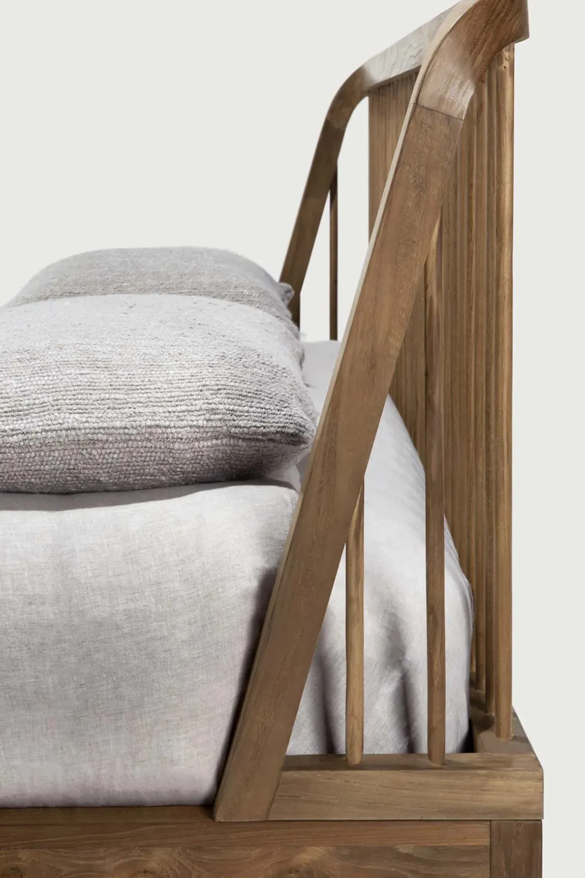 Seng - Spindle Bed 160x200cm Reclaimed Teak