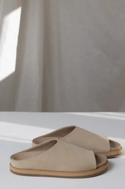Sko - Sandaler Slippers Julita Suede Sand