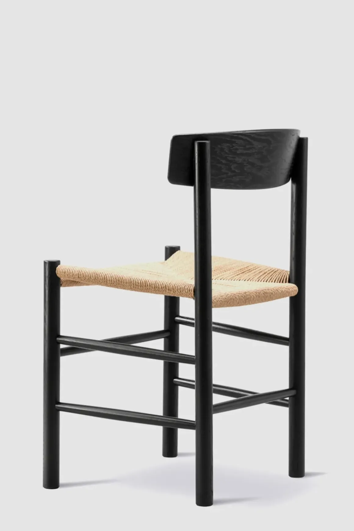 Spisestuestol - J39 Folkestolen Sortlakkert Eik / Naturfarget Papirgarn