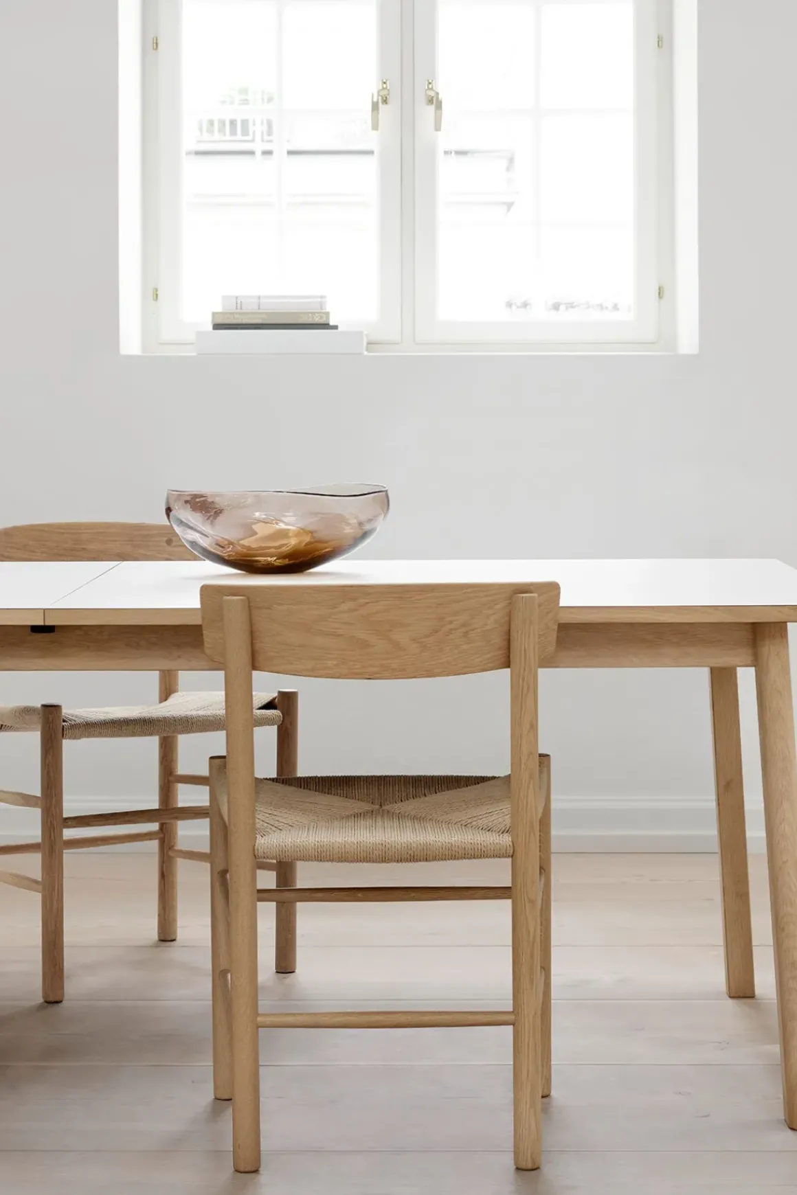 Spisestuestol - J39 Folkestolen Såpet Eik / Naturfarget Papirgarn