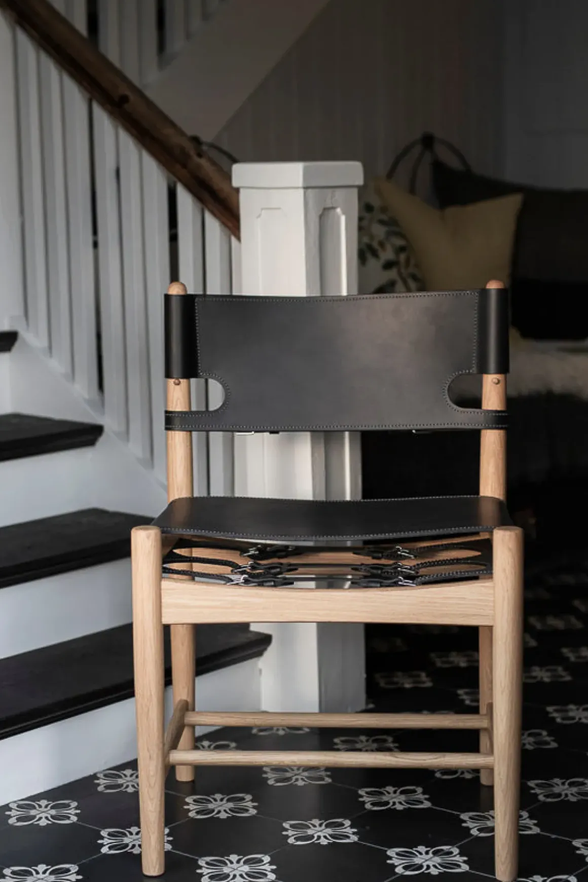 Spisestuestol - Spanish Dining Chair 3237 u/Arml. Oljet Eik / Sort Lær