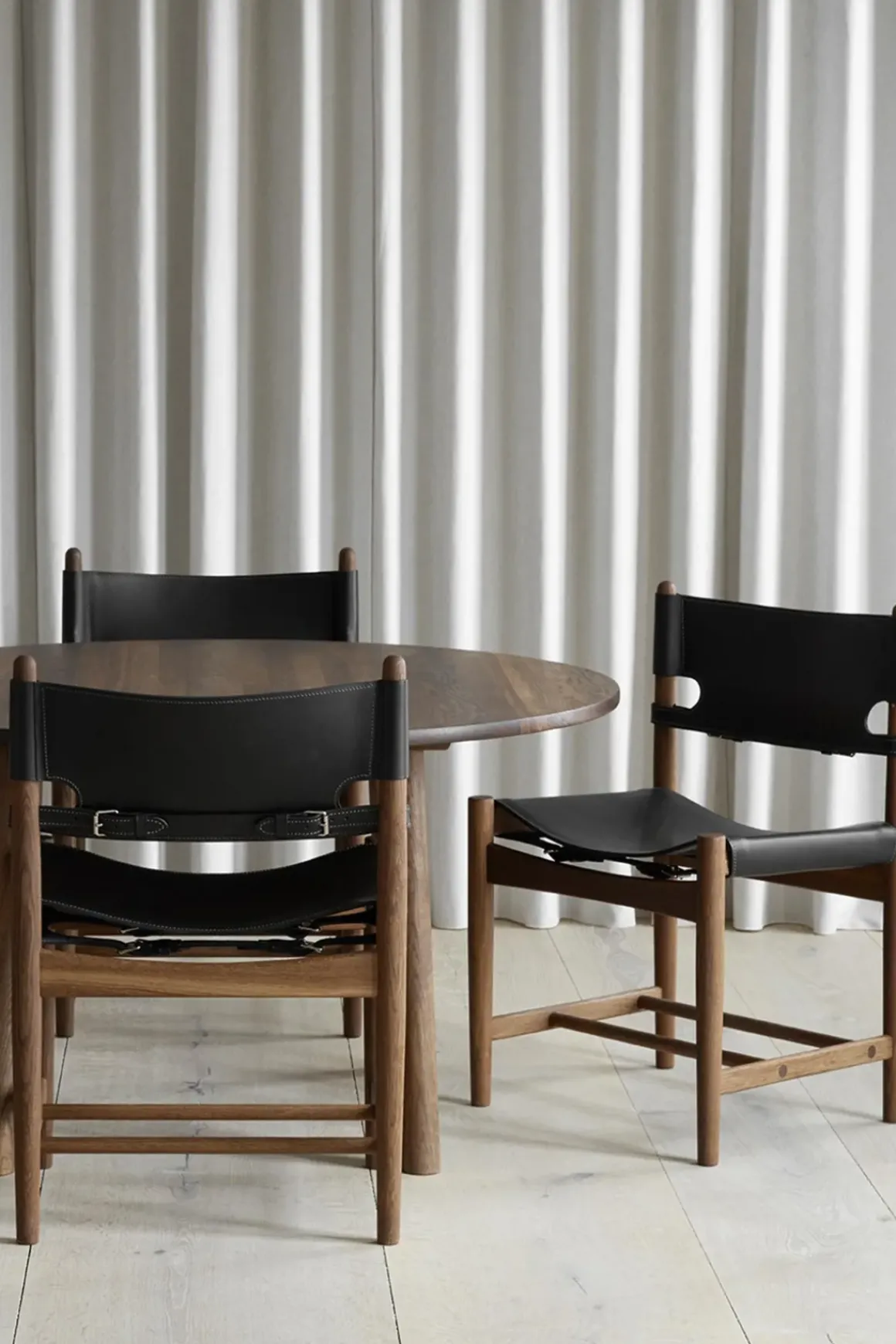 Spisestuestol - Spanish Dining Chair 3237 u/Arml. Oljet Eik / Sort Lær